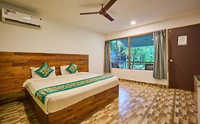 Treebo Lands End Beach Resort - 100M From Morjim Beach